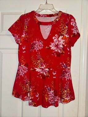 Isaac Mizrahi Red Floral Keyhole Peplum Tee